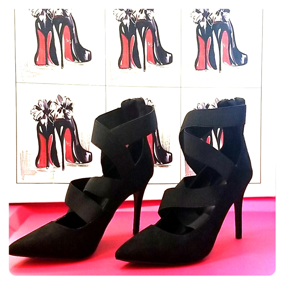 NWOT Wild Diva Black Suede Pumps